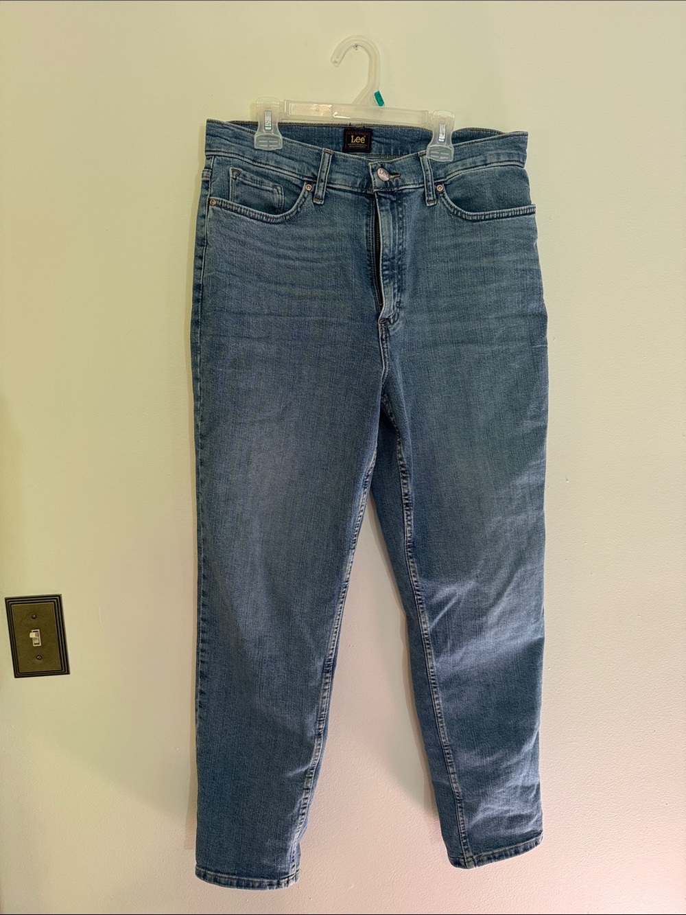 Lee High-Rise Jeans in Light Blue Wash